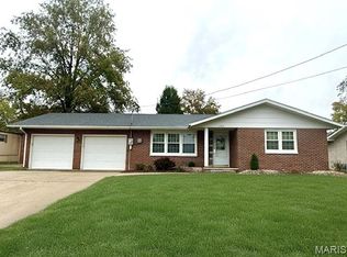 208 Hanover St, Germantown, IL 62245