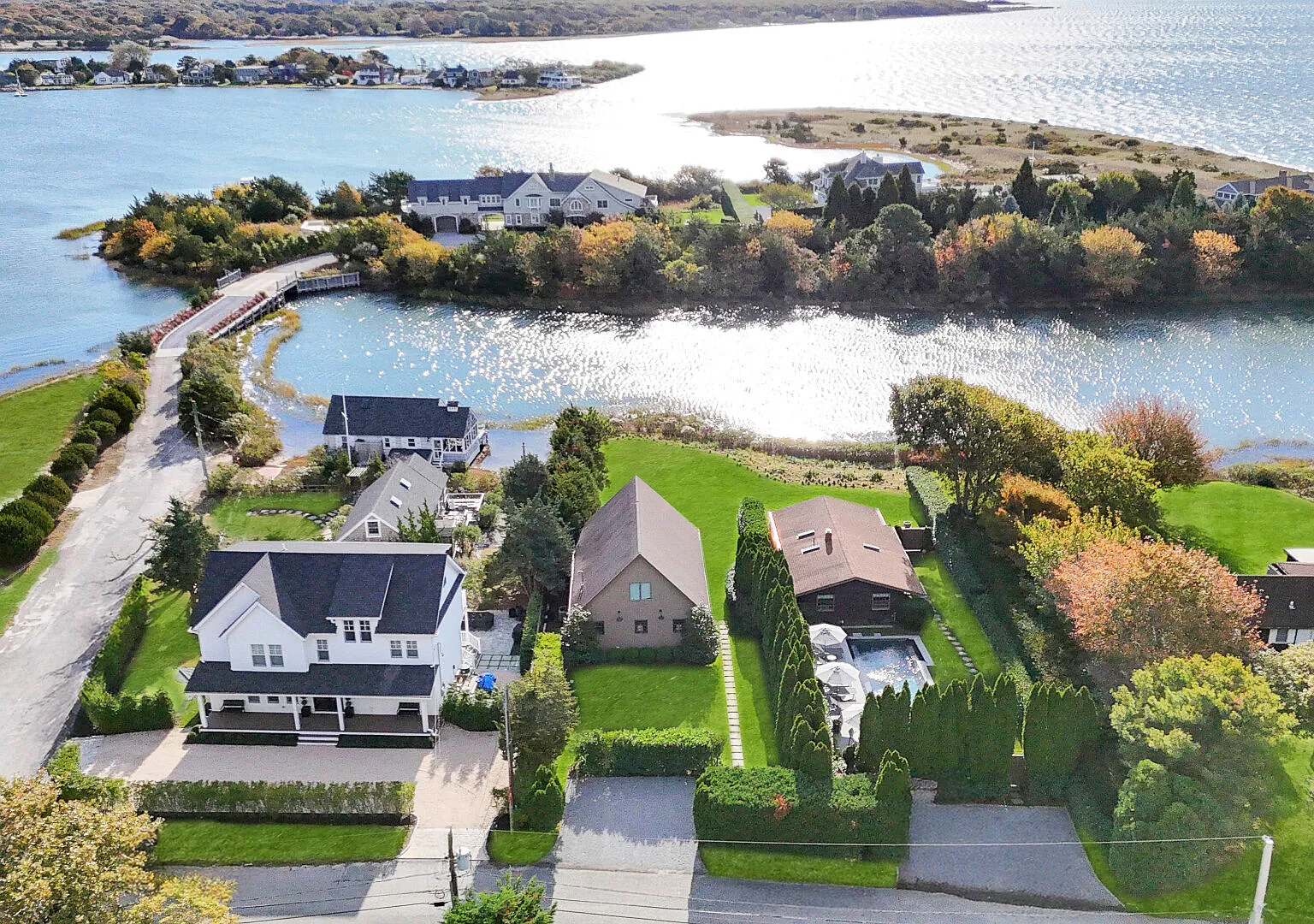 Tranquil Waterfront A-Frame Retreat in Southampton — Photo 3