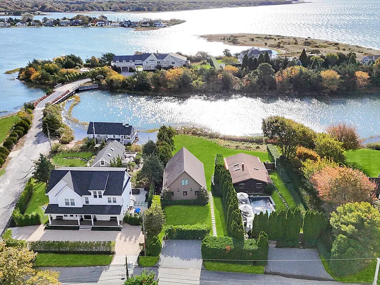42 Far Pond Rd — Photo 3