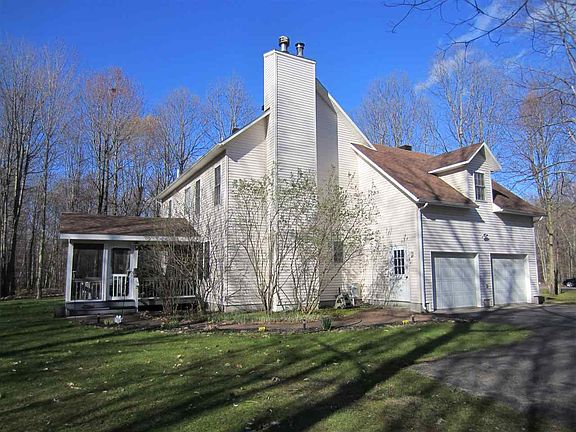 3rd image of 11 Whippoorwill Ln