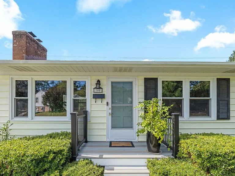 700 Elizabeth Ave — Photo 2