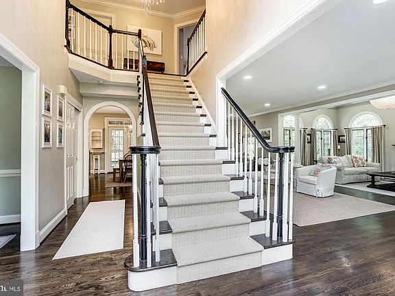 5th image of 1007 Kimberly Pl