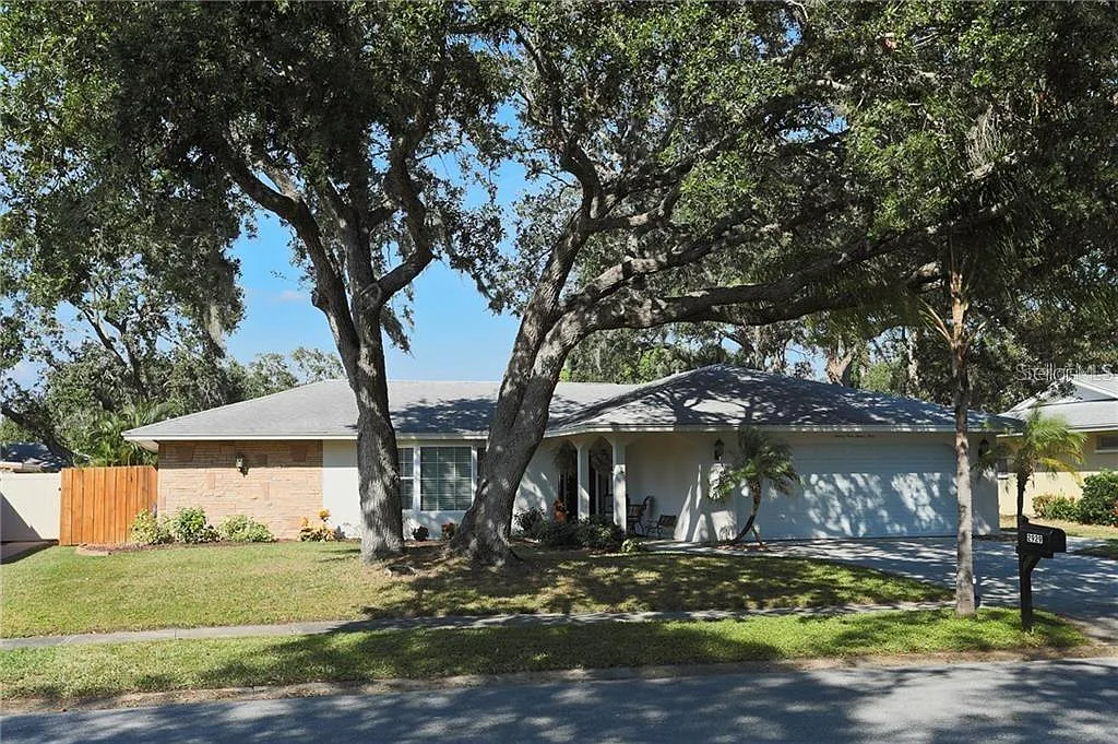 3 bed, 2.0 bath, 1694 sqft, $6,200 — Photo 1