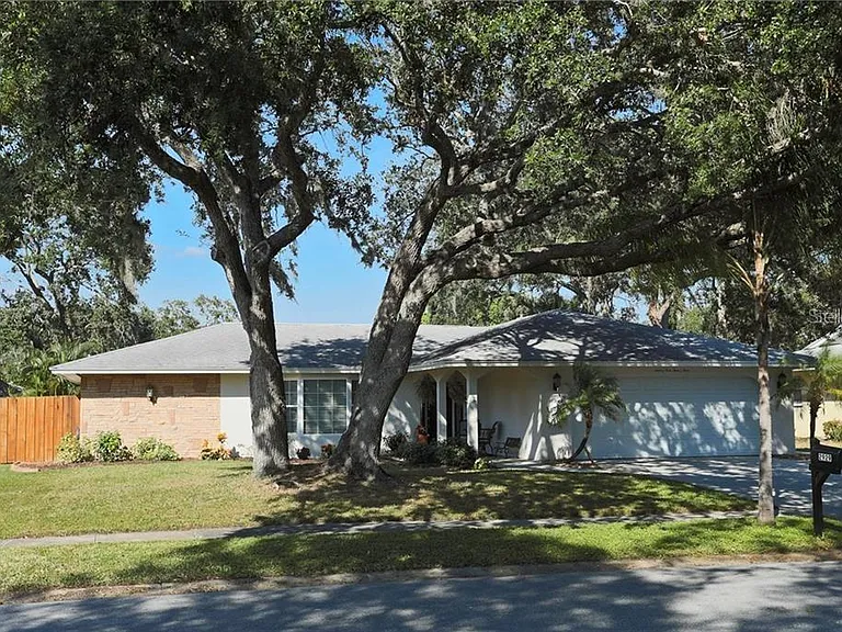 2929 Mayflower St — Photo 1