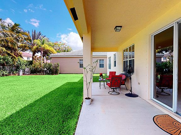 4th image of 989 Lavender Cir
