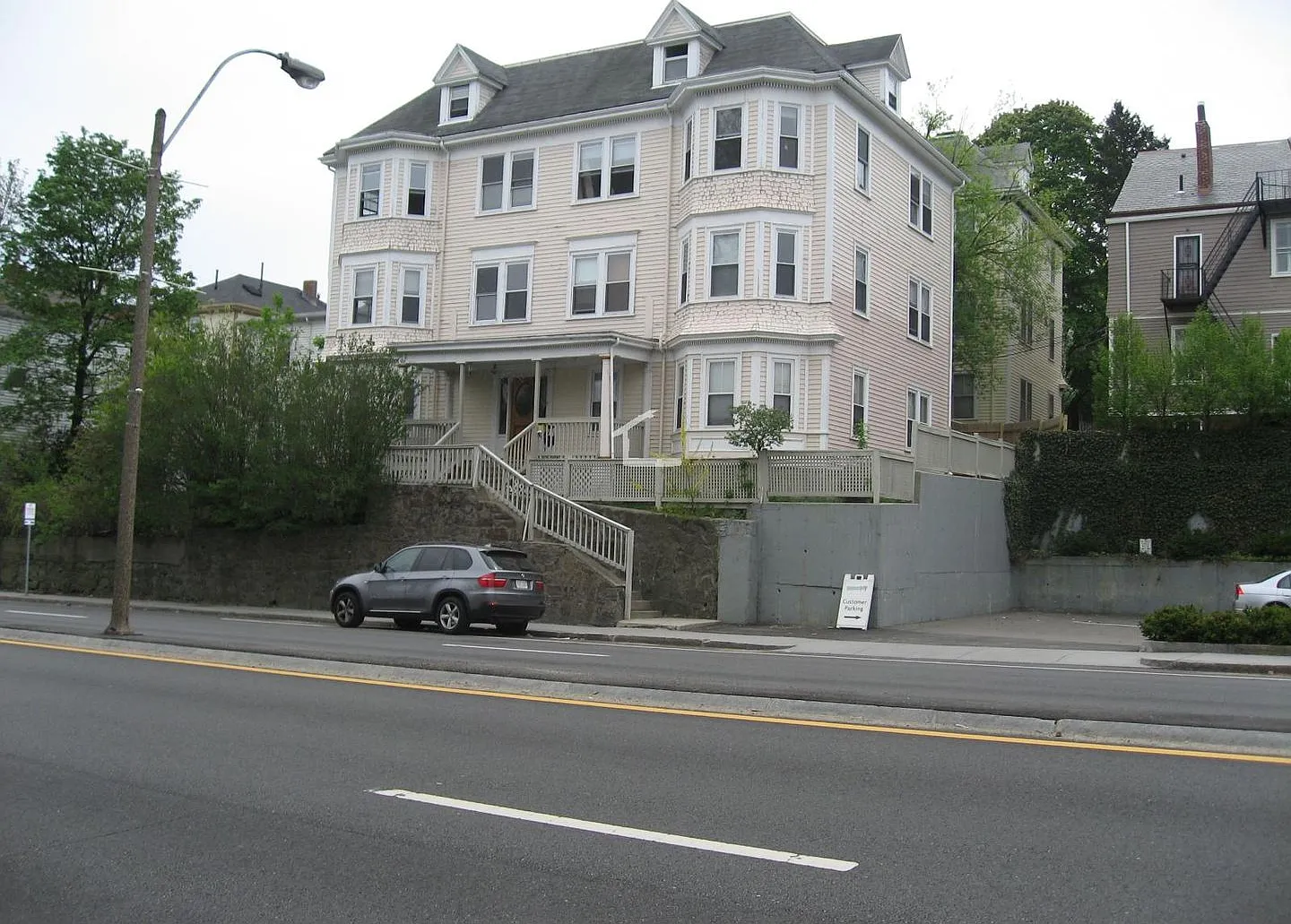 3bed with washer and dryer in unit in Brookline is now available — Photo 3