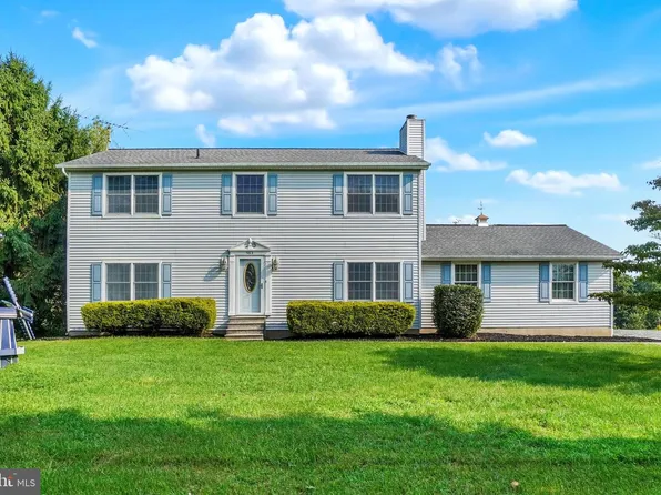 563 Deer Rd, Fawn Grove, PA 17321