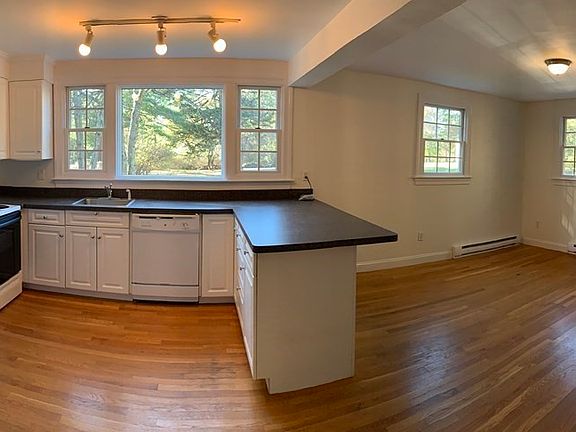 2nd image of 165A Grove St #165A