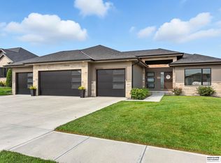 19014 Acorn Dr, Gretna, NE 68028