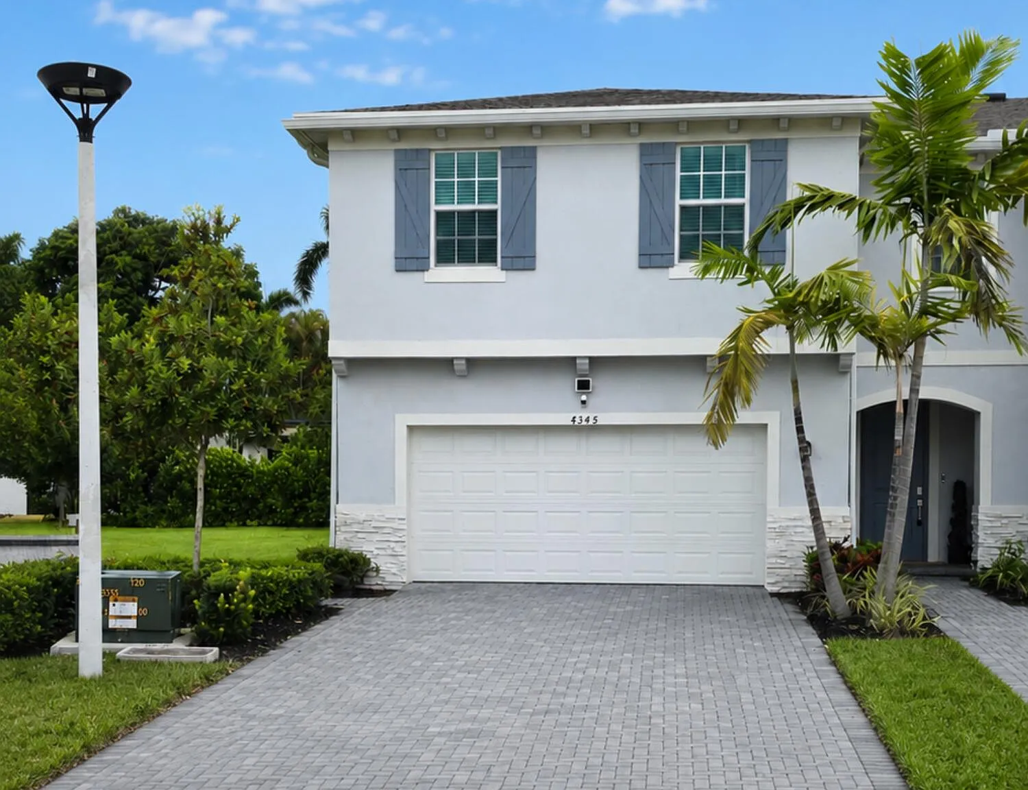 4 bed, 2.5 bath, 1750 sqft, $3,200 — Photo 1