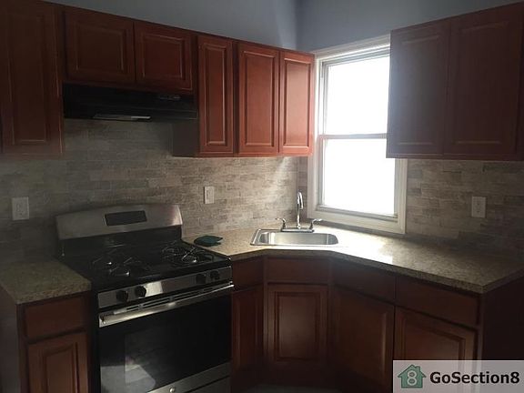 3rd image of 200 Bergen St #1