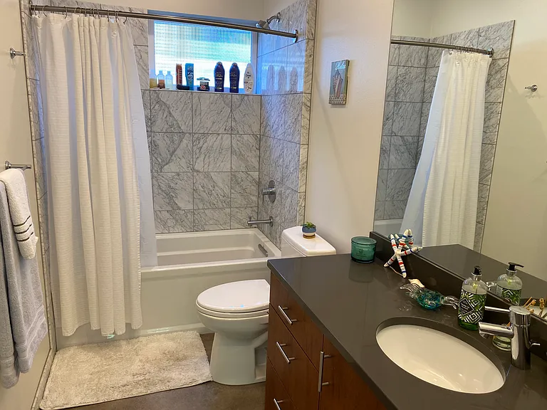 2351 Franklin Ave E #101 — Photo 16