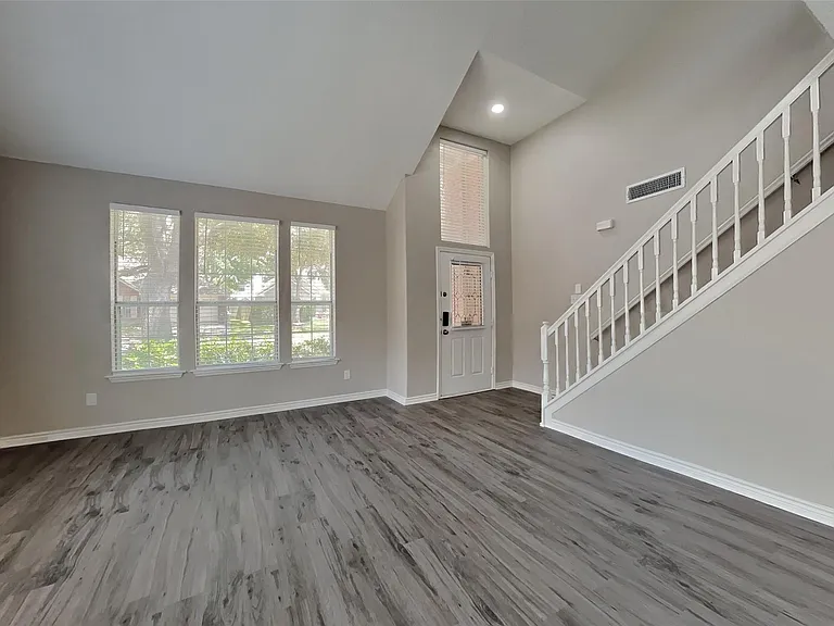 1211 Atlanta Dr — Photo 3