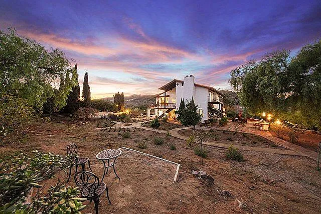 2910 Hill Valley Dr — Photo 3
