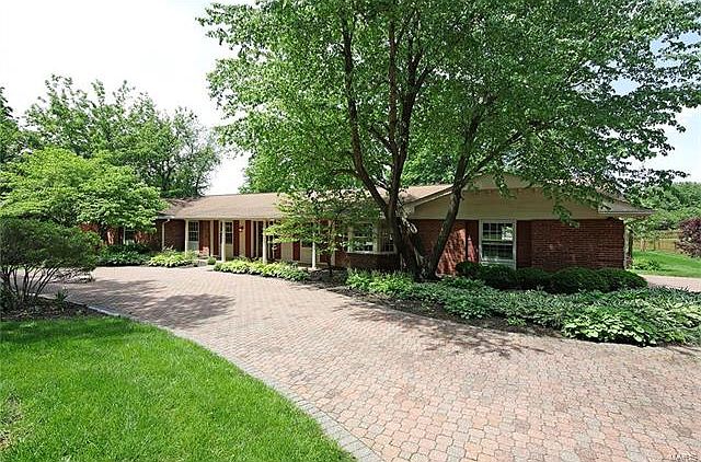 1st image of 181 Carriage Square Dr