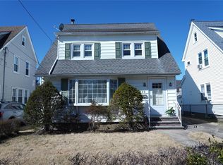 130 Campbell Ave, Williston Park, NY 11596