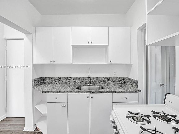 3rd image of 301 S M St APT 4