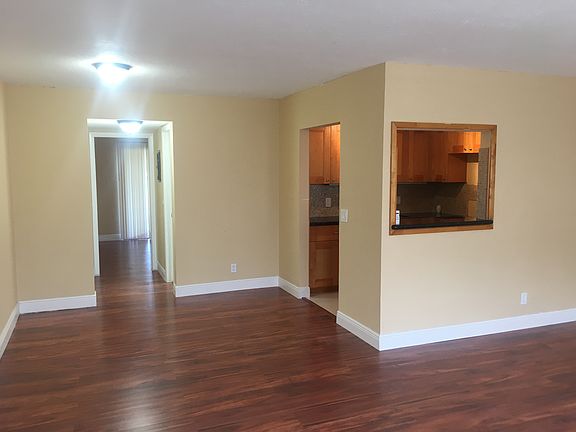 3rd image of 9 Oakridge #B