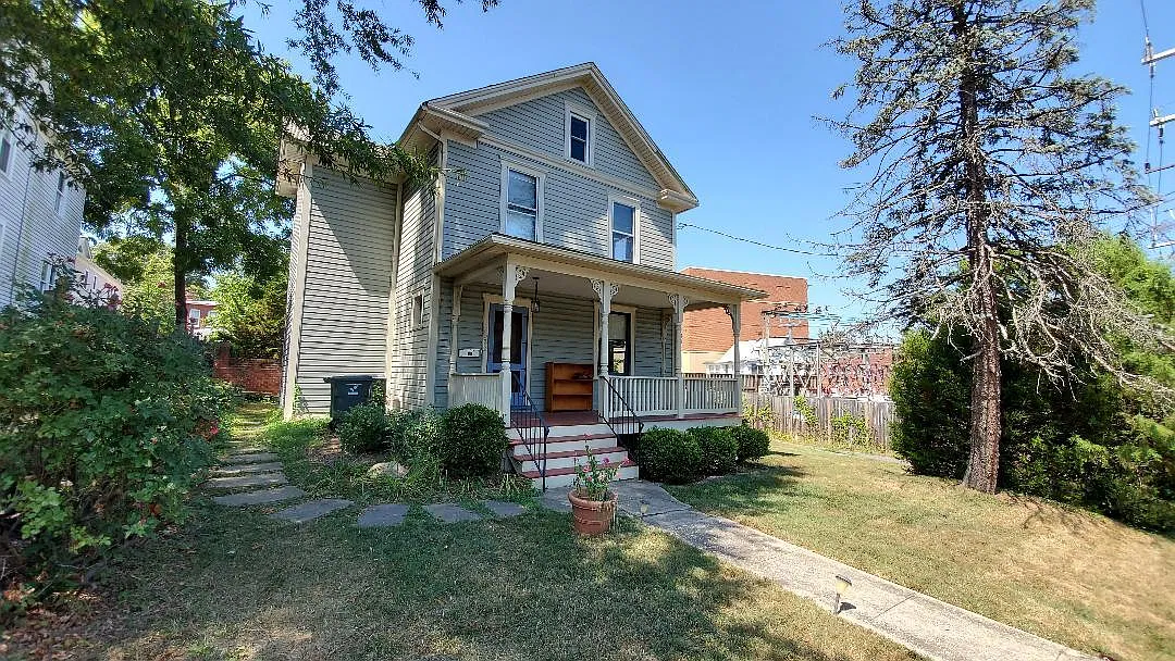 3 bed, 1668 sqft, $4,200 — Photo 1