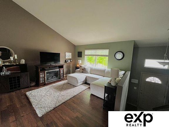 4th image of 9215 Summit St