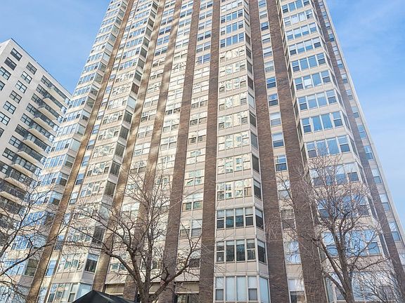 4th image of 525 W Hawthorne Pl APT 2607
