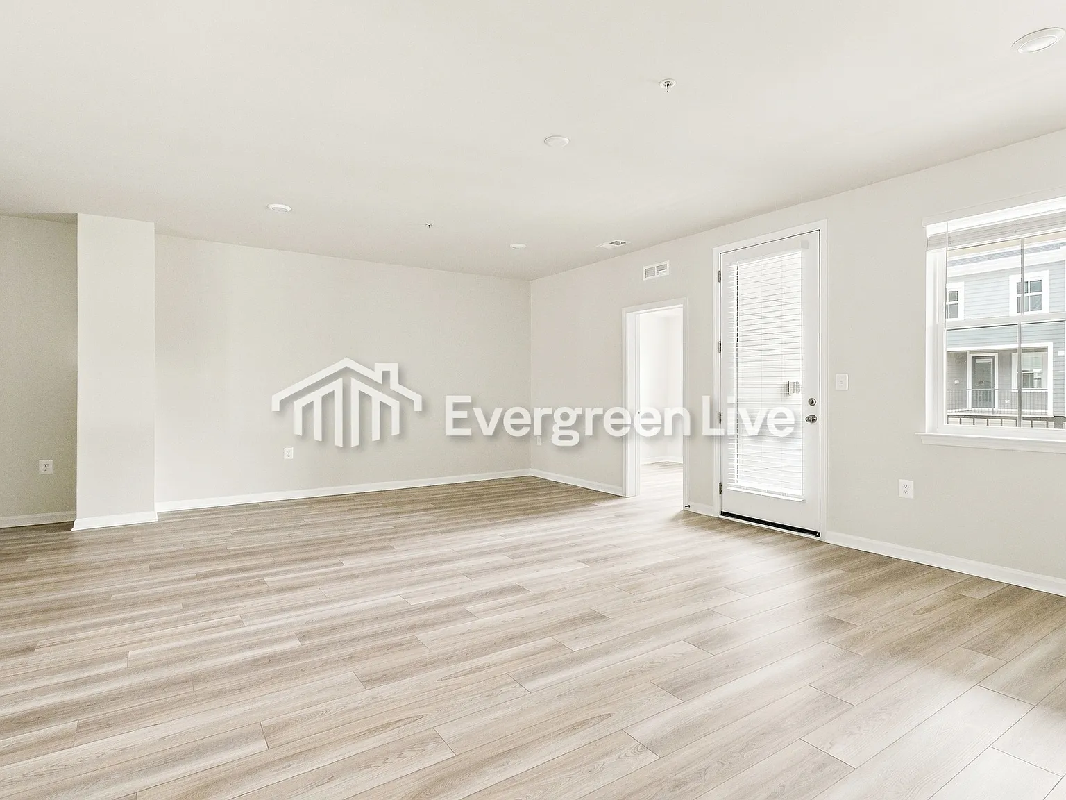 3 bed, 2.5 bath, 2415 sqft, $3,035 — Photo 2