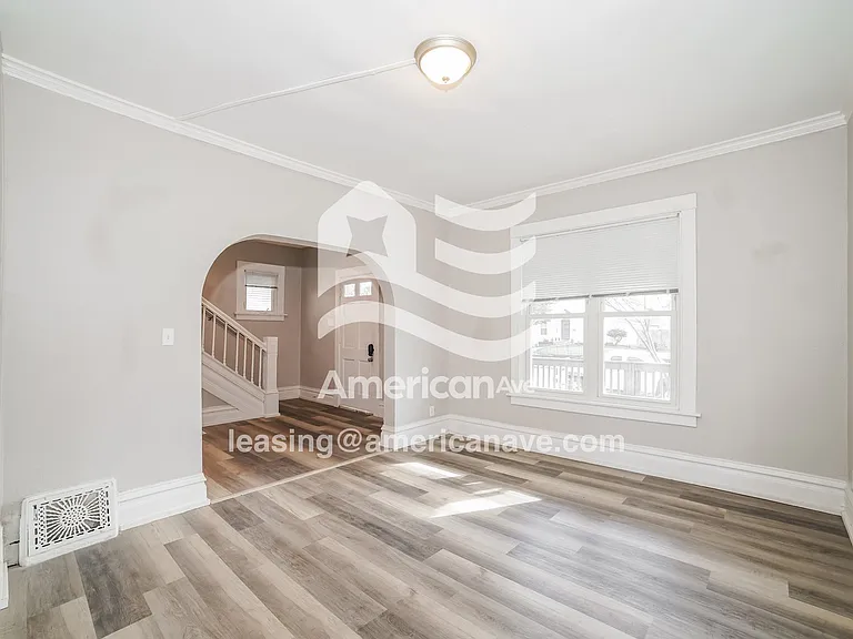 1346873_003_wm_-_living_room_13624612.jpg