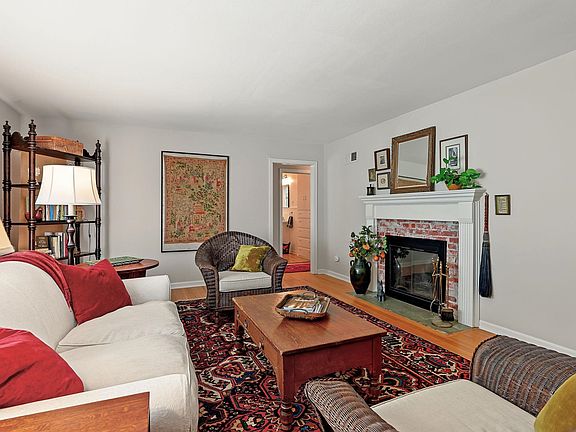 4th image of 243 S Belmont Ave