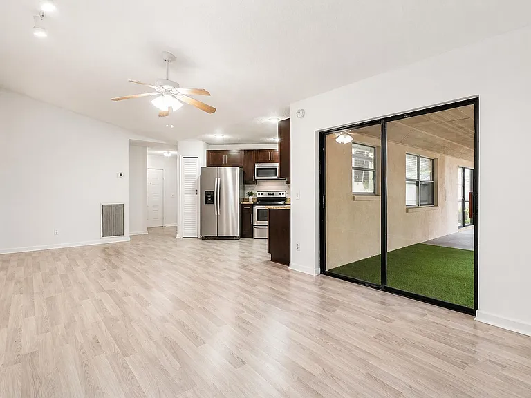 190 Parkwood Dr — Photo 17