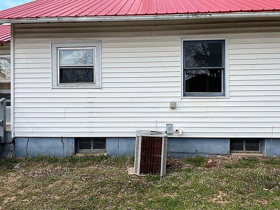 4th image of 311 S Sumner St