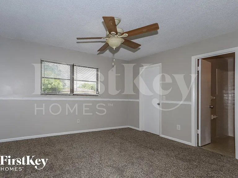 873 SW Curtis St — Photo 9