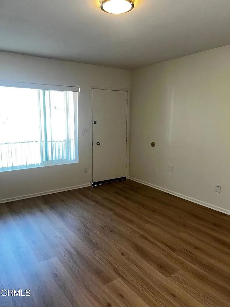 Studio, 15924 sqft, $1,400 — Photo 3