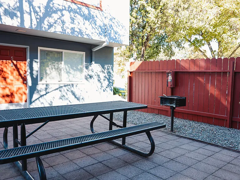 I Street Apartments — Photo 13