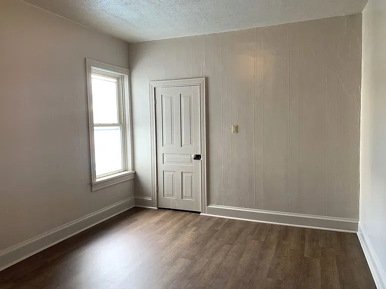 204 Lincoln Way E — Photo 10