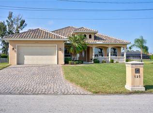 525 SW 8th Ter, Cape Coral, FL 33991