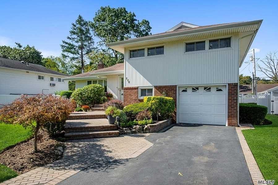 1st image of 772 Park Ln