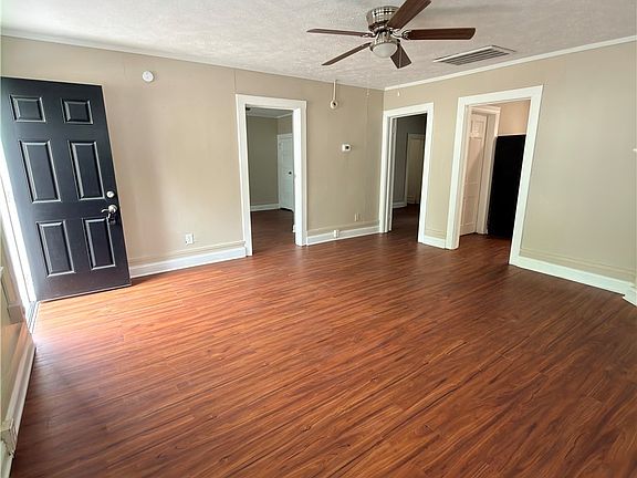 5th image of 216 Sedberry St