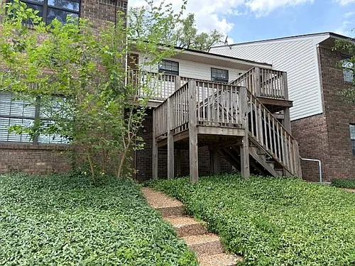 1104 Greentree Ct Photo 1