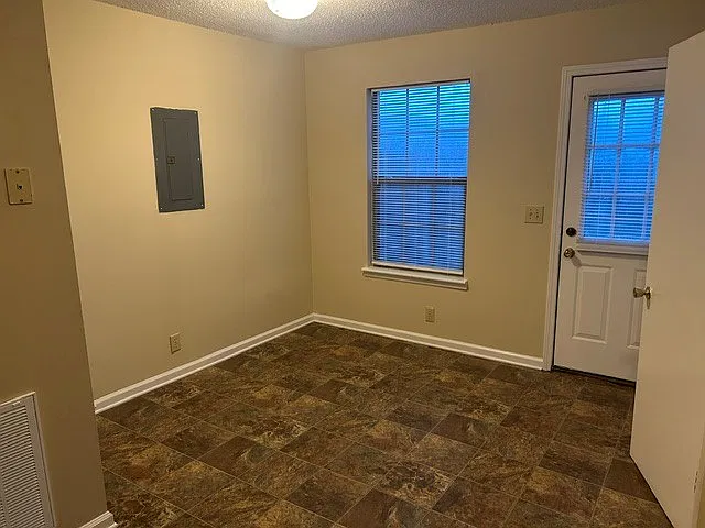2 bed, 1.5 bath, 1000 sqft, $950 — Photo 4