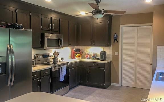 5th image of 110 Fuller Cir