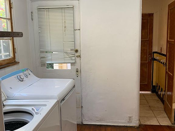 3rd image of 1060 S Crescent Heights Blvd #1060