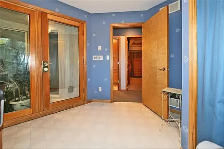8601 Camelot Trce — Photo 21