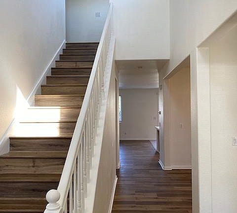 2nd image of 1055 Old Wharf Pl