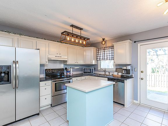 3rd image of 1160 Red Stone Dr