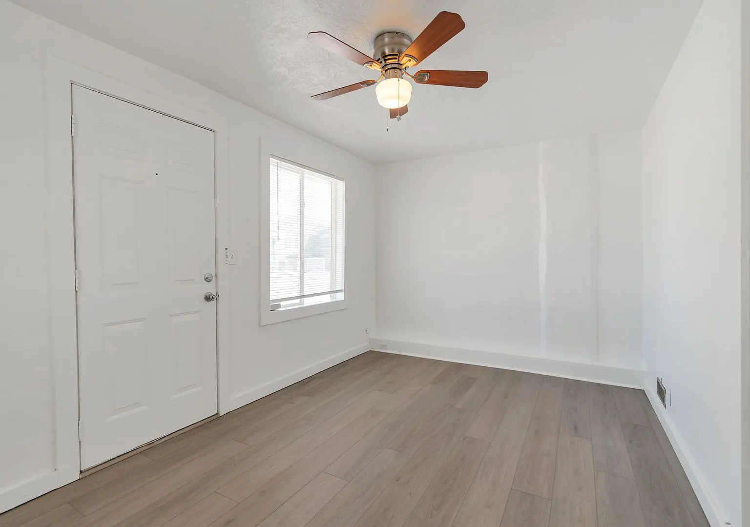 Awesome Priced Magna Duplex Unit! — Photo 3