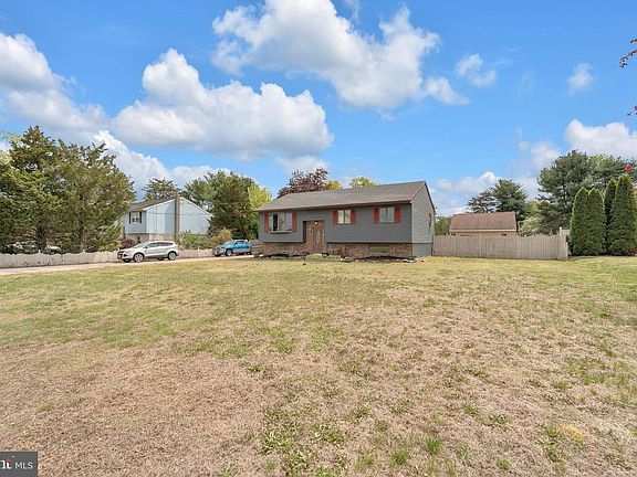 4th image of 60 Waterford Rd