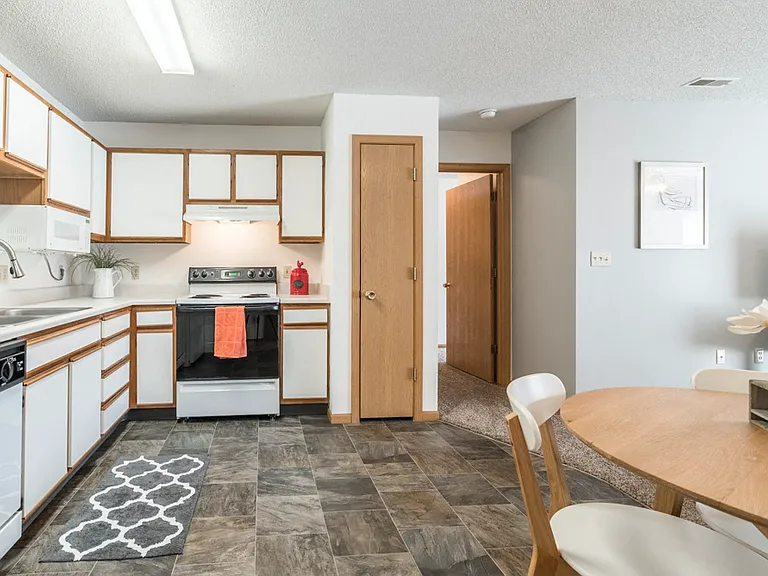 Northridge Heights Apartments — Photo 102