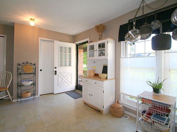 3rd image of 3274 Alpine Dr