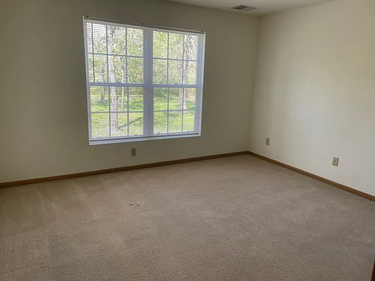 Hollow Creek IV Apartments — Photo 8