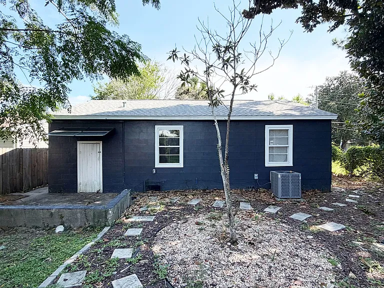1814 W La Rua St — Photo 17